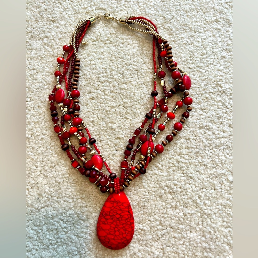 🆕 Red stone and beaded necklace